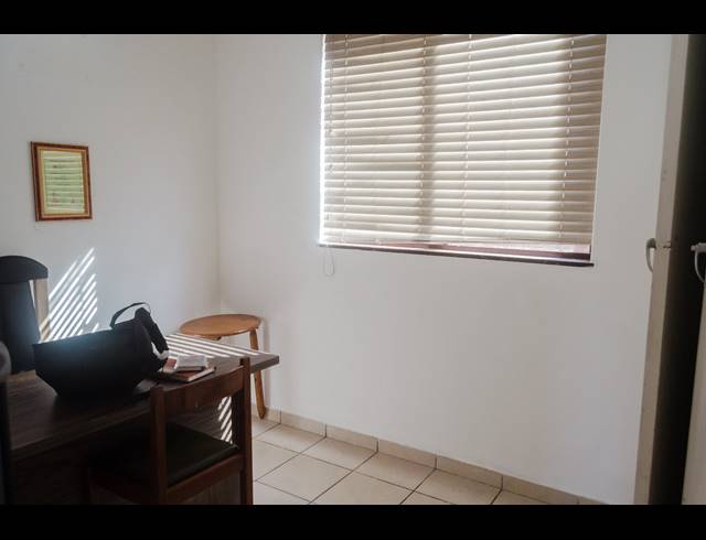 3 BEDROOM TOWNHOUSE FOR SALE IN SCOTTBURGH CENTRAL
